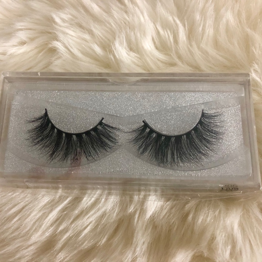EYELASHES (GOLD)